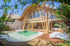NEW! Villa Bamboo Lagoon - 3BR in Kerobokan